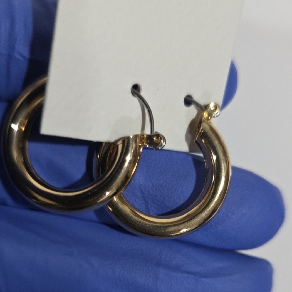 Elegant Gold Hoop Earrings – Timeless Polished Classic Women Jewelry - 1-inch - Picture 7 of 9